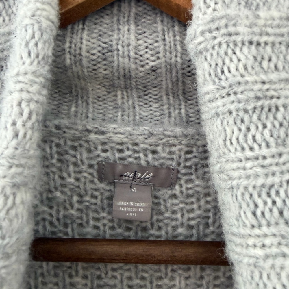 Aerie Light Gray Oversized Cable Knit Turtleneck Sweater Slouchy Fit Size Medium - Picture 6 of 9
